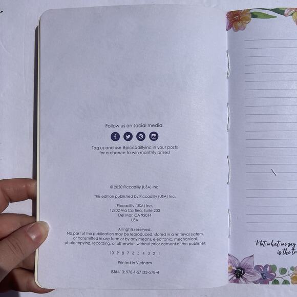 A Womens Gratitude Journal 200 Writing Prompts and Inspirational Quotes Paperbac - Picture 2 of 6